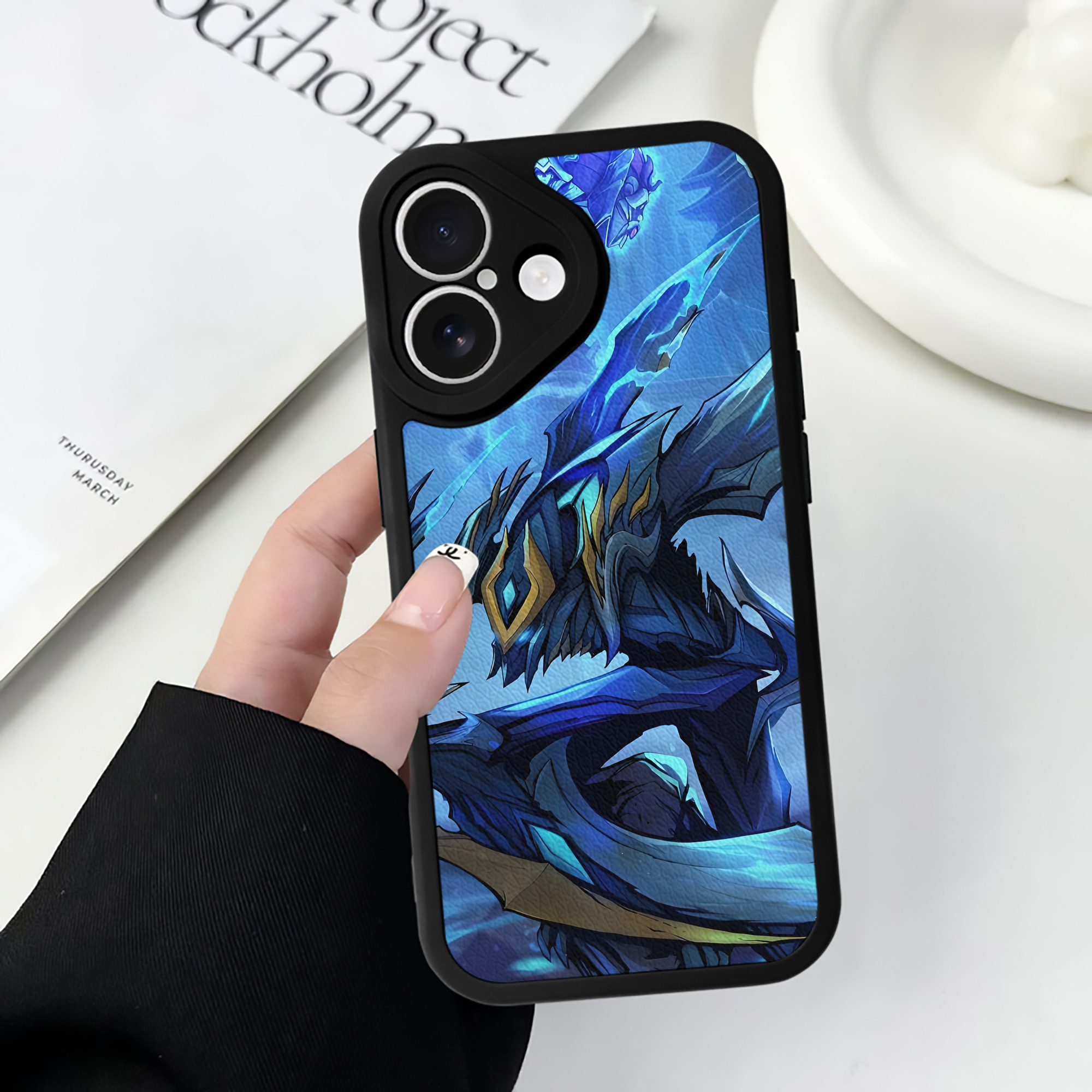 リーグ・オブ・レジェンド League of Legends LOL 【iPhone 16シリーズ対応】シリコンスマホケース（レザー調） 材質：シリコン